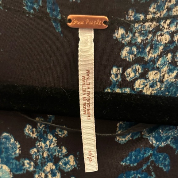 Free People “Speak Easy” Long sleeved bell sleeve tunic floral babydoll blouse✨ - Picture 8 of 9